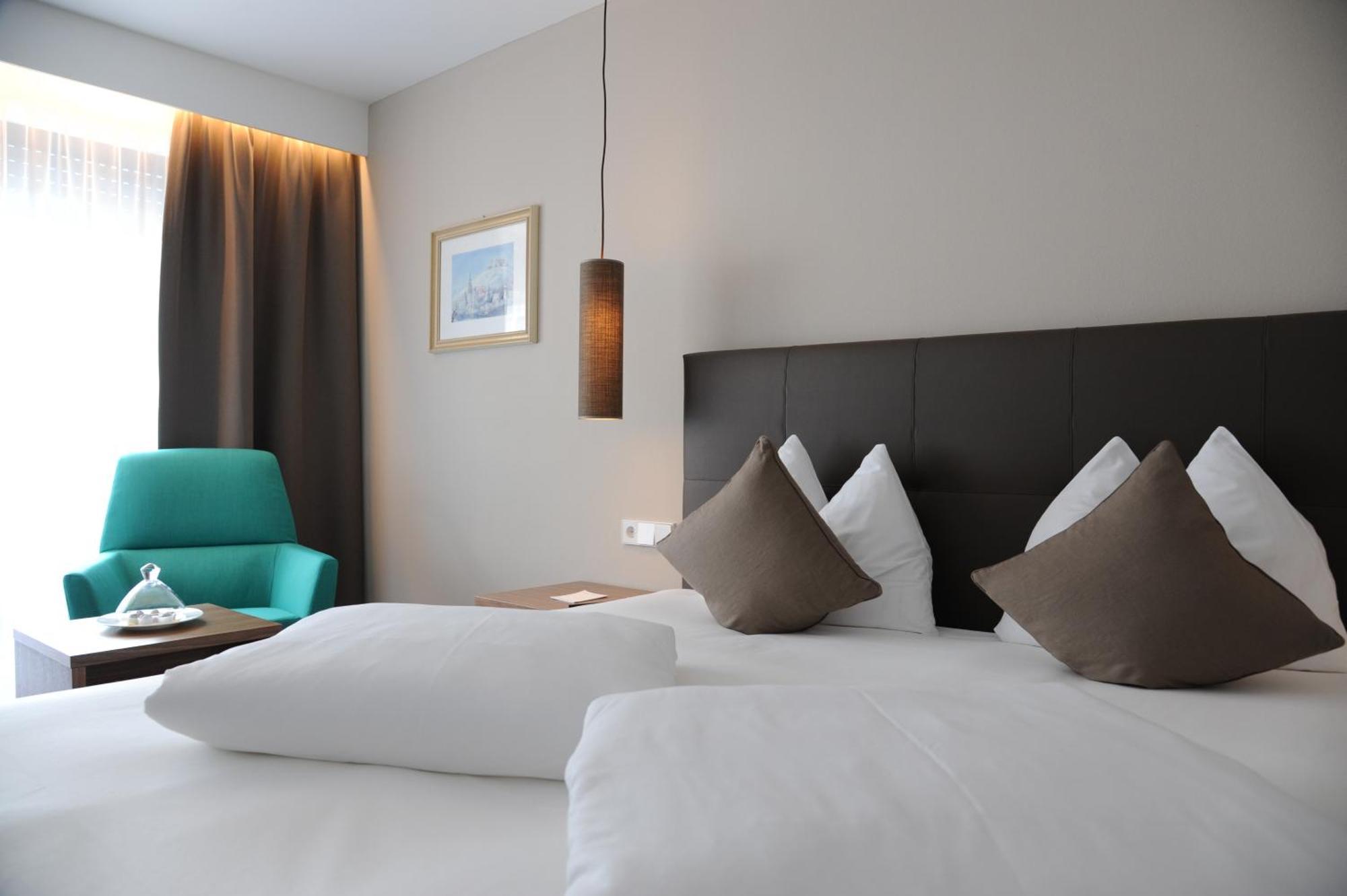 Hotel Vier Jahreszeiten Silandro Esterno foto