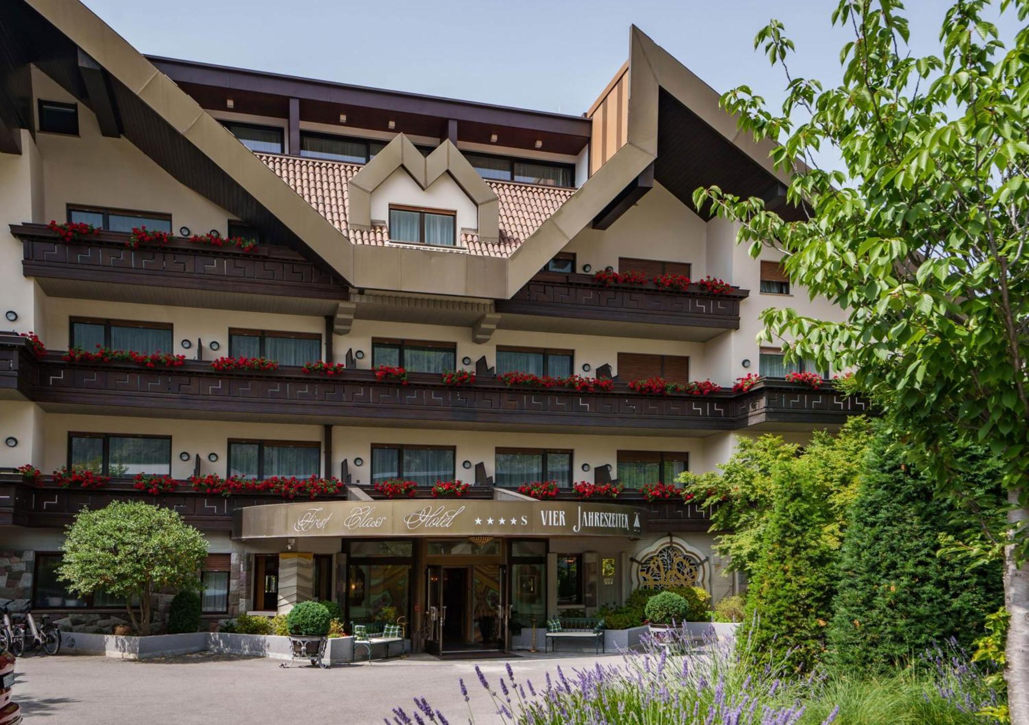 Hotel Vier Jahreszeiten Silandro Esterno foto
