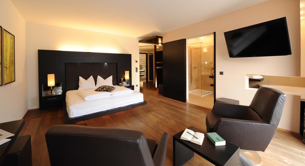 Hotel Vier Jahreszeiten Silandro Esterno foto