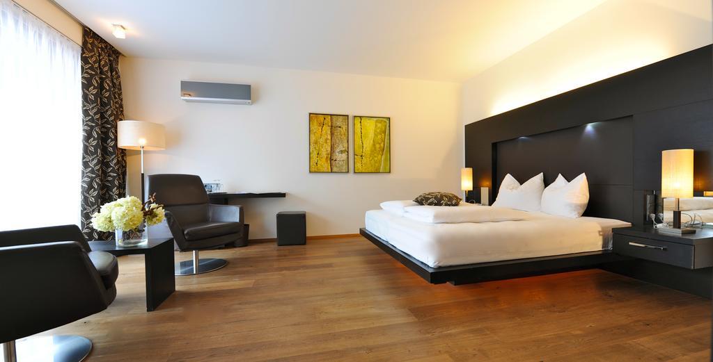 Hotel Vier Jahreszeiten Silandro Esterno foto