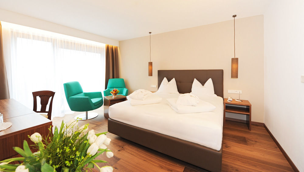 Hotel Vier Jahreszeiten Silandro Esterno foto