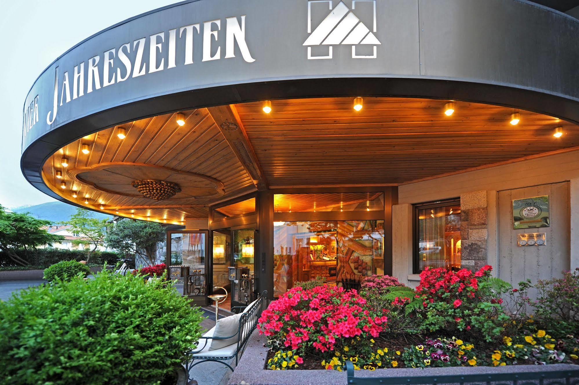 Hotel Vier Jahreszeiten Silandro Esterno foto
