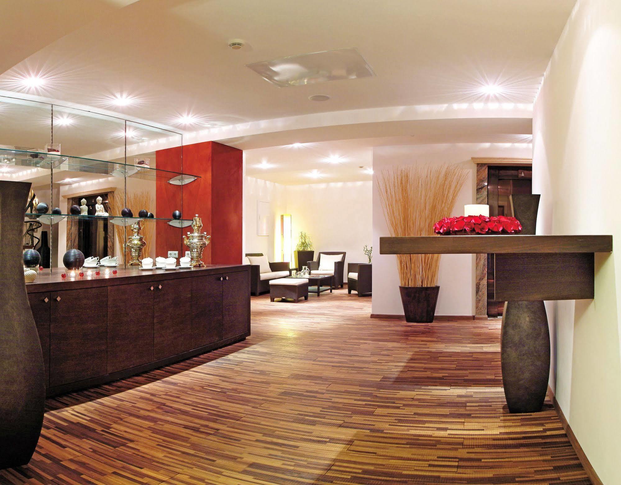 Hotel Vier Jahreszeiten Silandro Esterno foto