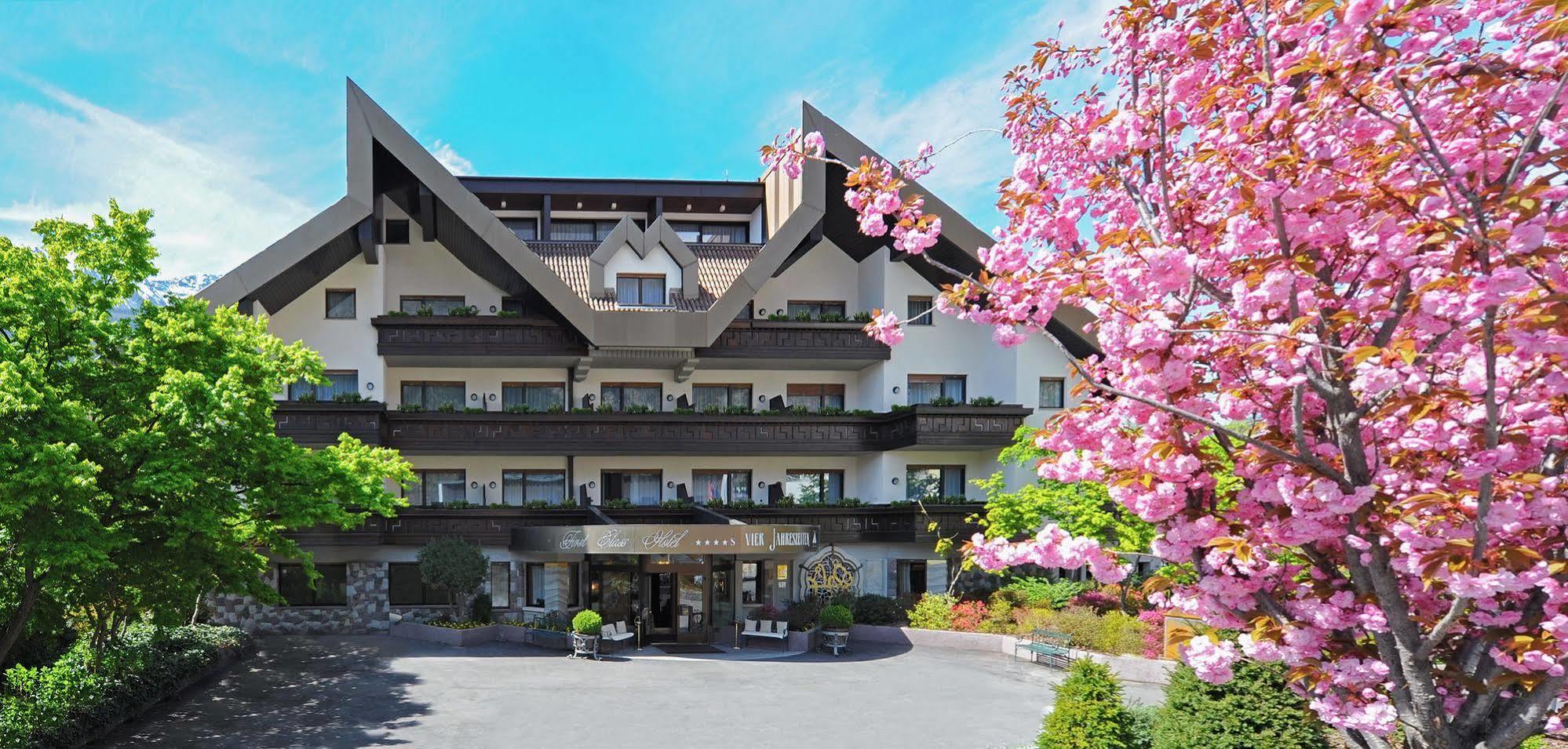 Hotel Vier Jahreszeiten Silandro Esterno foto